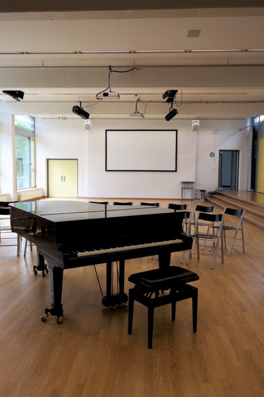 Aula Chapf mit Flügel