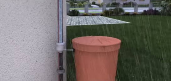 Beispielbild Regentonne gespiesen vom Regenwasser des Daches
